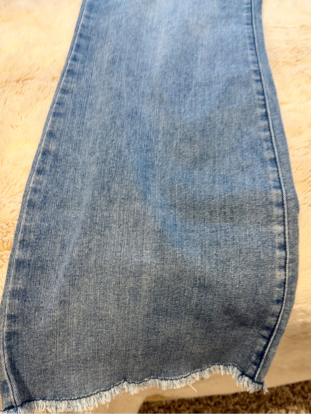 Democracy Women’s Medium Blue Stretch Jeans with Raw Hem - Picture 3 of 8